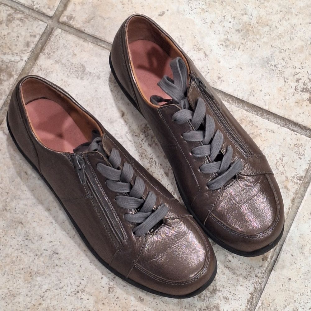 Vionic Abigail Metallic Leather Comfort Sneakers Size 7.5 Zipper needs insole